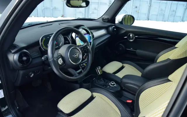 MINI Cooper SE Resolute Edition