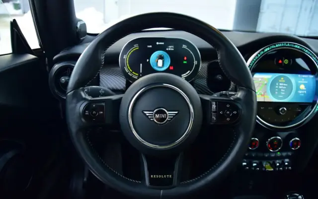 MINI Cooper SE Resolute Edition