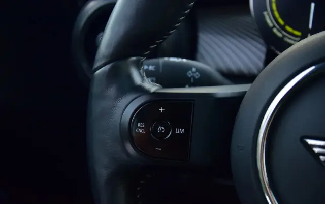 MINI Cooper SE Resolute Edition