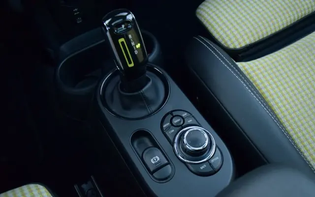 MINI Cooper SE Resolute Edition