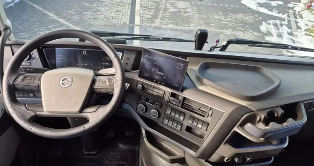 VOLVO VOLVO///FH///460///2021/// GLOBETROTTER///KLIMATYZACJA POSTOJOWA///ZABUDOWY MIĘDZYOSIOWE///WYŚWIETLACZ OBCIĄŻENIA///FULL LED///VIRTUAL COCPIT///STAN BARDZO DOBRY 