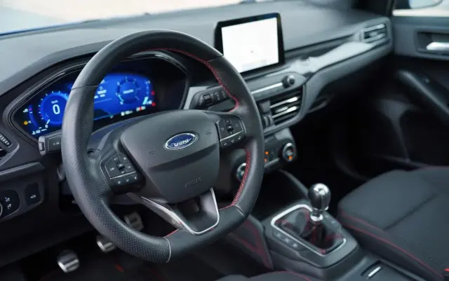 FORD Focus 1.5 EcoBlue Start-Stopp-System ST-LINE