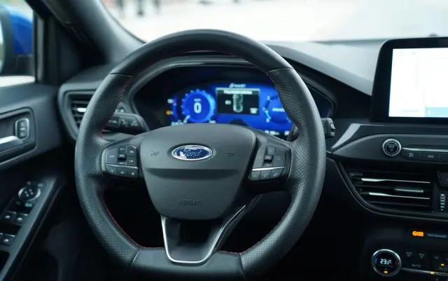 FORD Focus 1.5 EcoBlue Start-Stopp-System ST-LINE