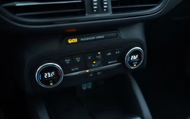 FORD Focus 1.5 EcoBlue Start-Stopp-System ST-LINE