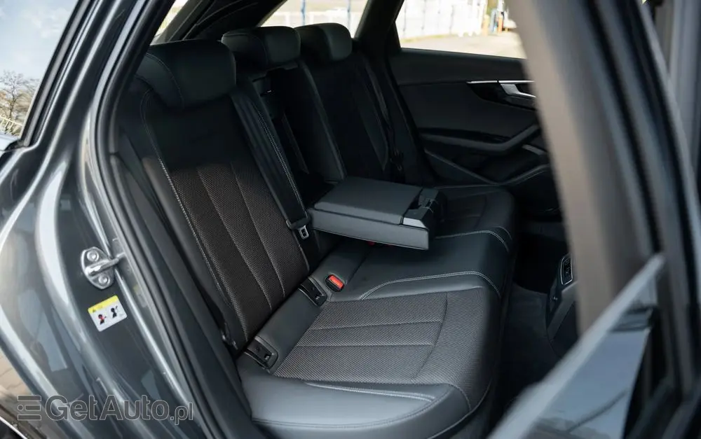 AUDI A4 Avant 35 TFSI S tronic S line