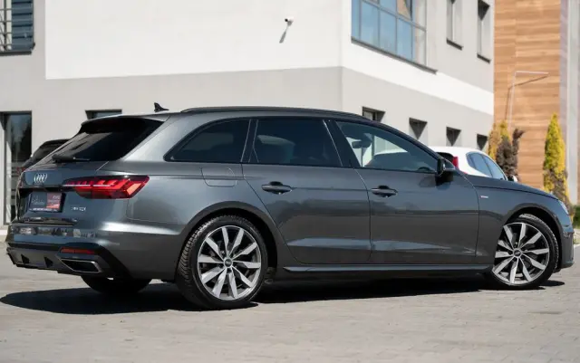 AUDI A4 Avant 35 TFSI S tronic S line