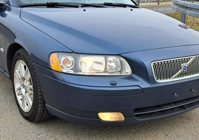 VOLVO V70 