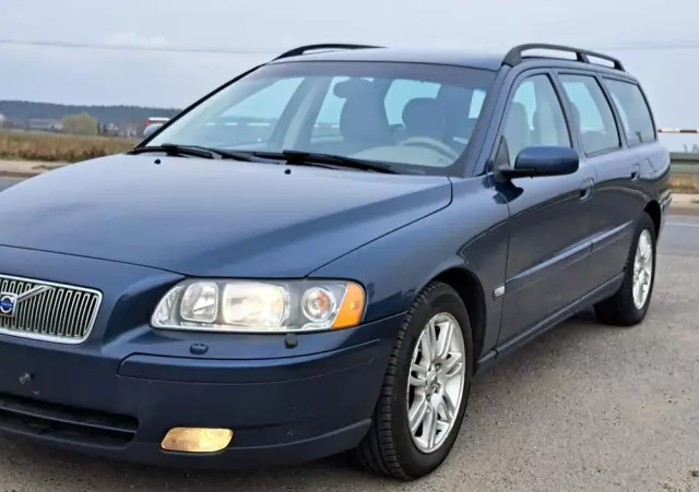 VOLVO V70 