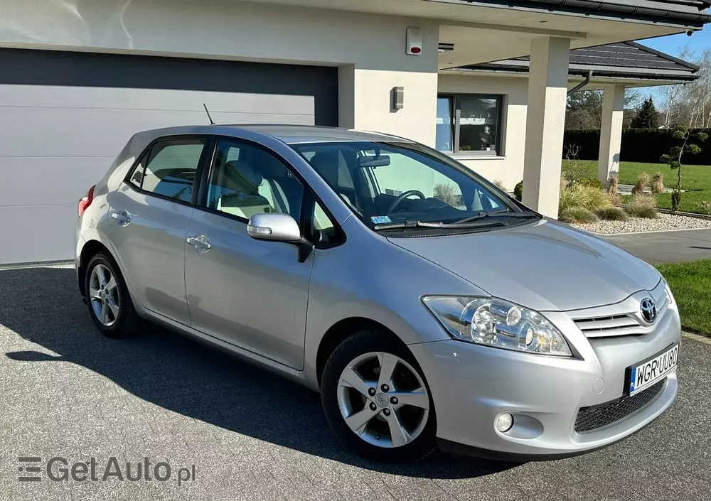 TOYOTA Auris 1.6 Premium