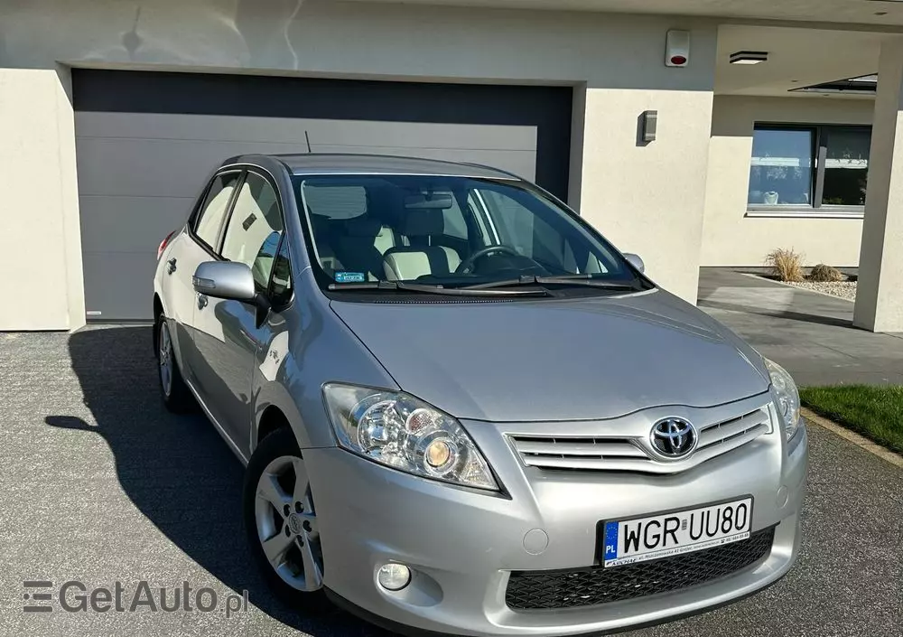 TOYOTA Auris 1.6 Premium