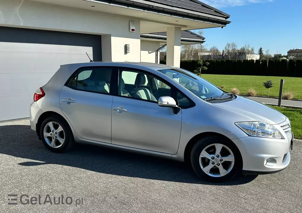 TOYOTA Auris 1.6 Premium