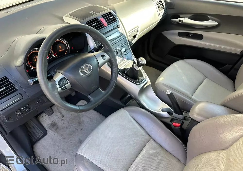 TOYOTA Auris 1.6 Premium