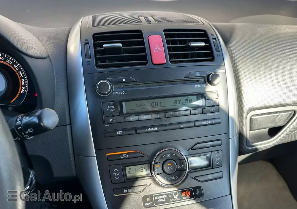 TOYOTA Auris 1.6 Premium