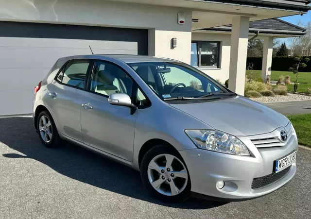 TOYOTA Auris 1.6 Premium