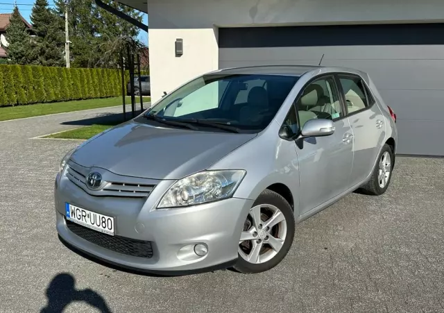 TOYOTA Auris 1.6 Premium