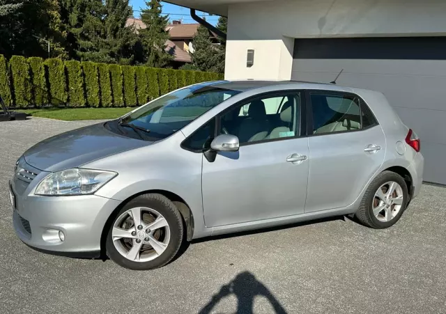 TOYOTA Auris 1.6 Premium