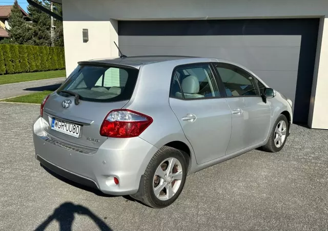 TOYOTA Auris 1.6 Premium