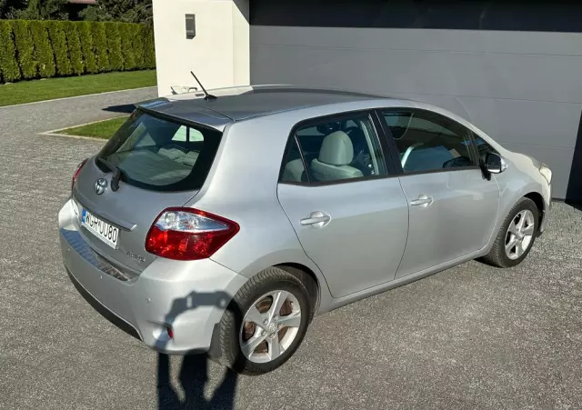 TOYOTA Auris 1.6 Premium