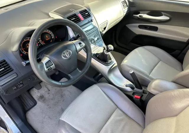 TOYOTA Auris 1.6 Premium
