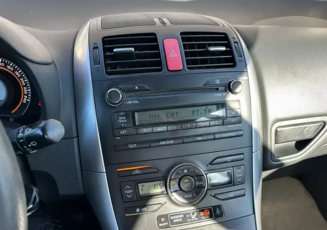 TOYOTA Auris 1.6 Premium