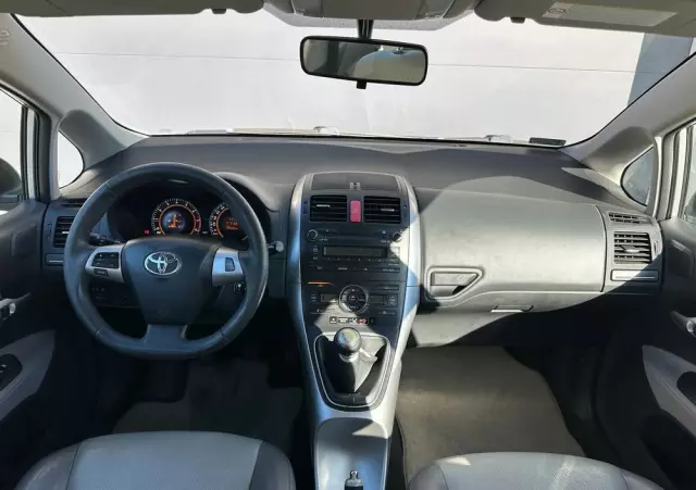 TOYOTA Auris 1.6 Premium