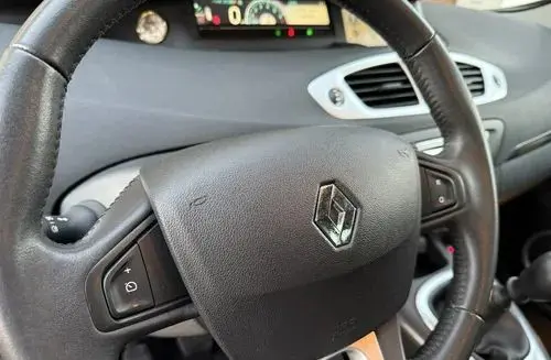 RENAULT Grand Scenic 