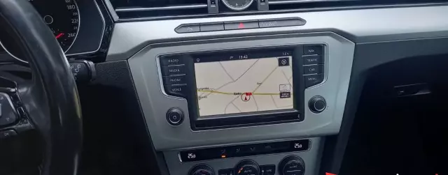 VOLKSWAGEN Passat 1.6 TDI (120 KM)