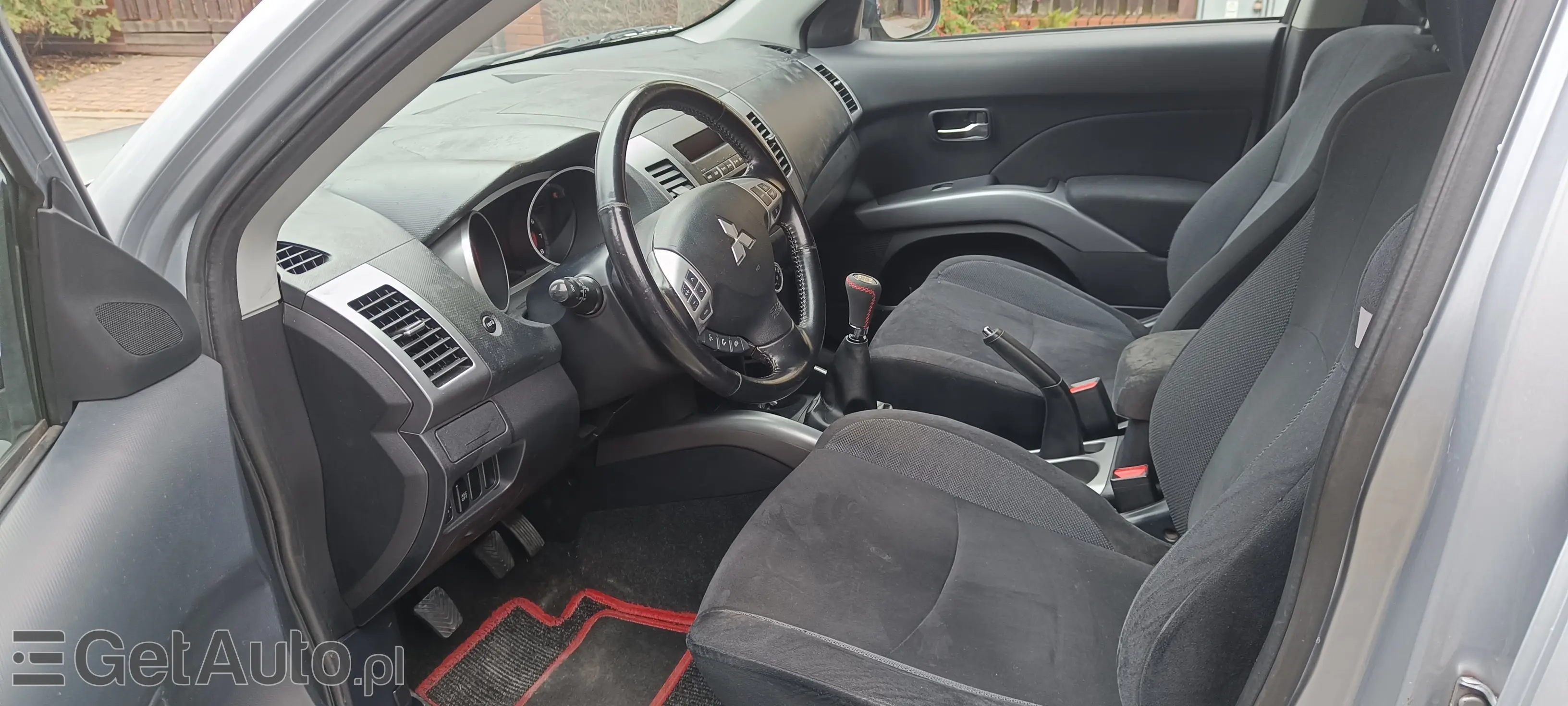 MITSUBISHI Outlander Invite