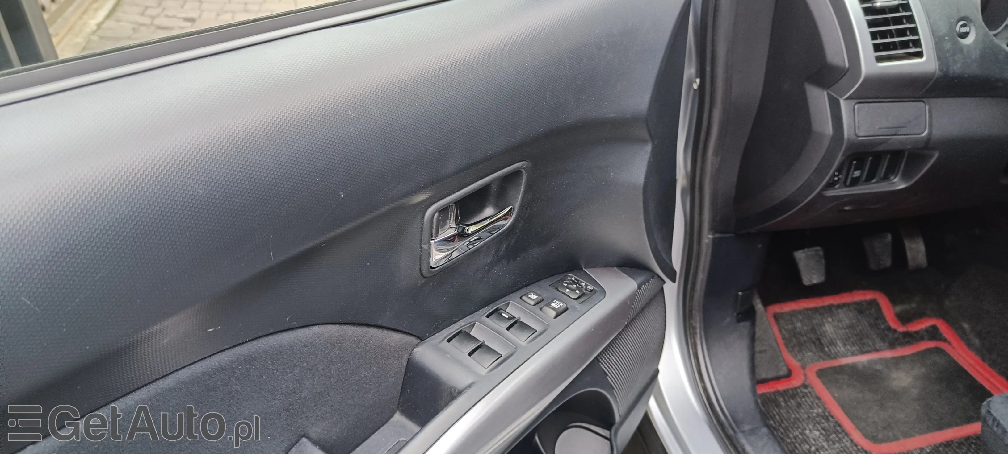 MITSUBISHI Outlander Invite