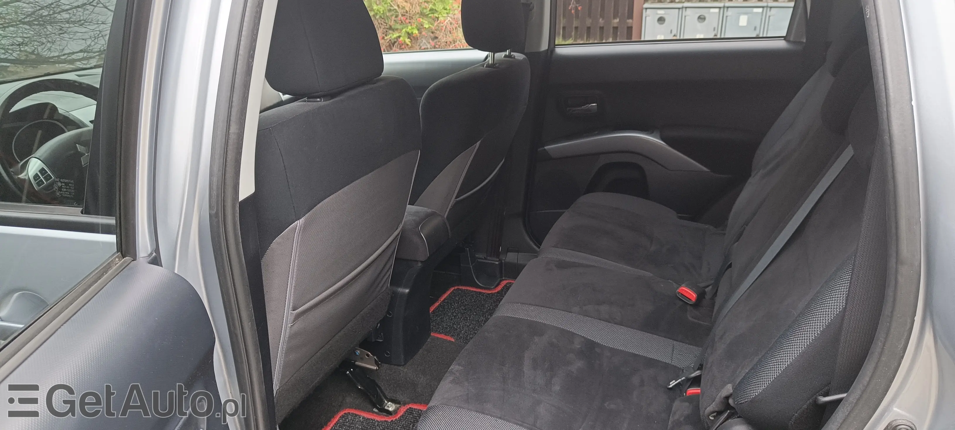 MITSUBISHI Outlander Invite