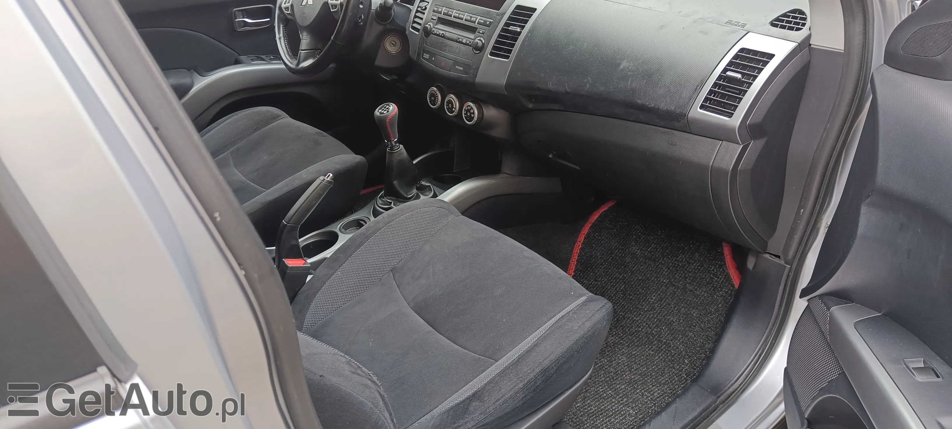 MITSUBISHI Outlander Invite