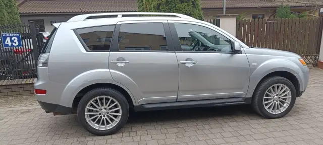 MITSUBISHI Outlander Invite