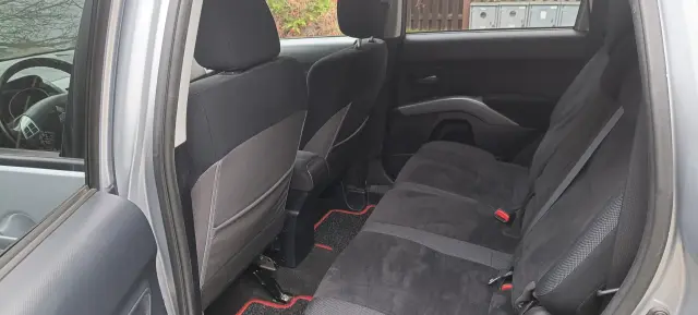 MITSUBISHI Outlander Invite