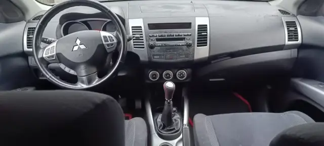 MITSUBISHI Outlander Invite