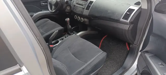 MITSUBISHI Outlander Invite