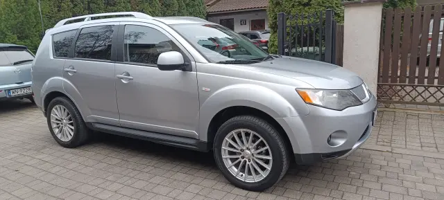 MITSUBISHI Outlander Invite