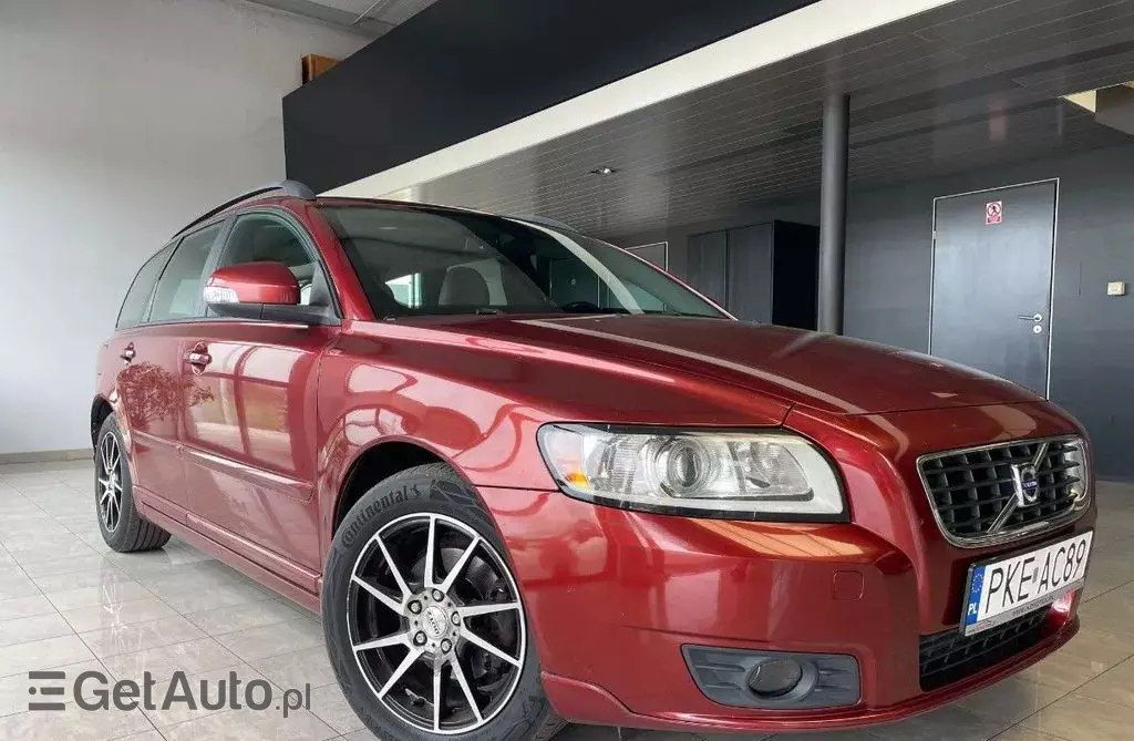 VOLVO V50 