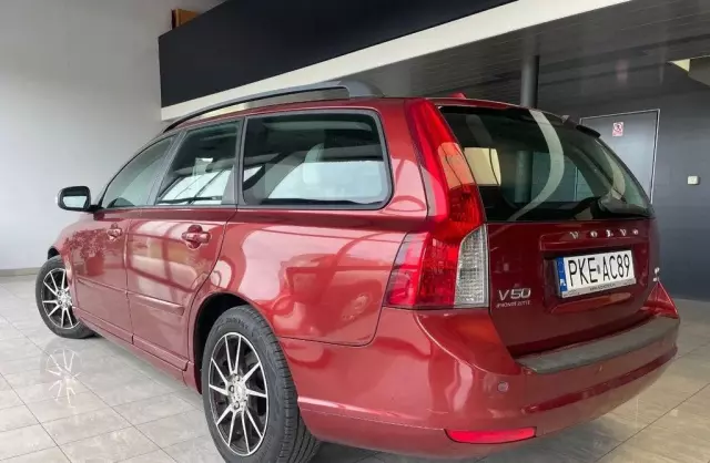 VOLVO V50 