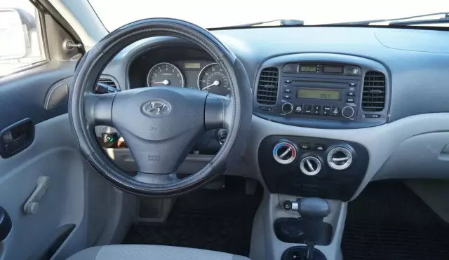 HYUNDAI Accent 