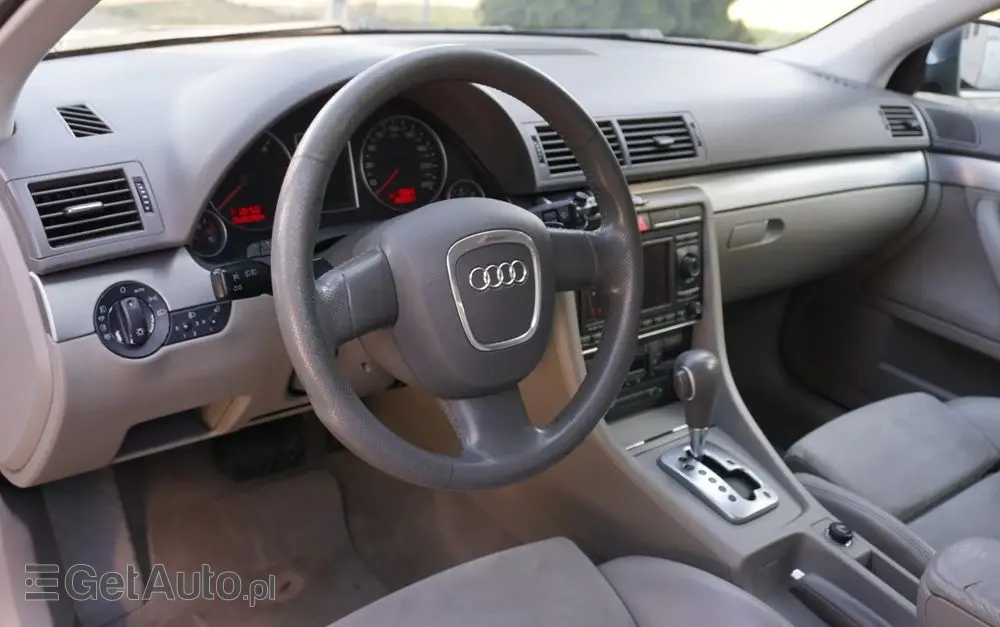 AUDI A4 Limousine 