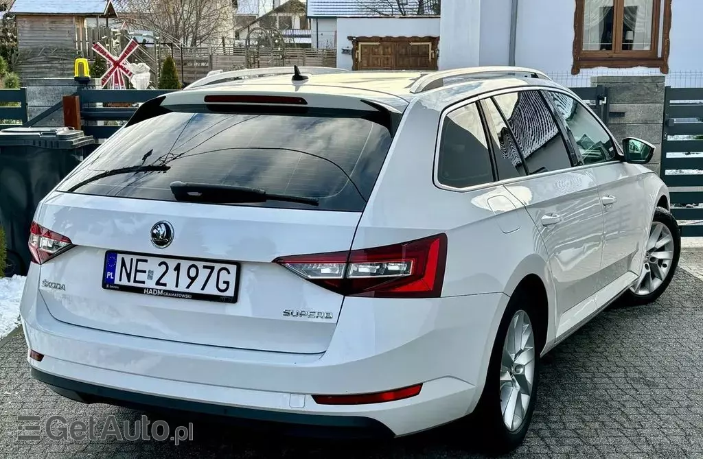 SKODA Superb 