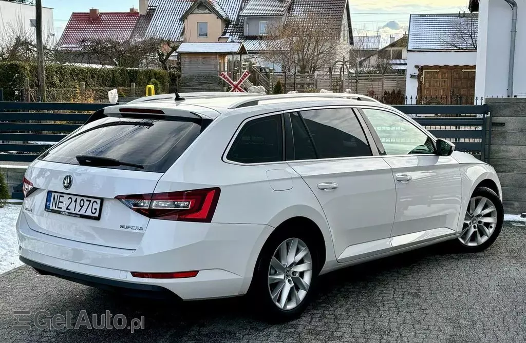 SKODA Superb 