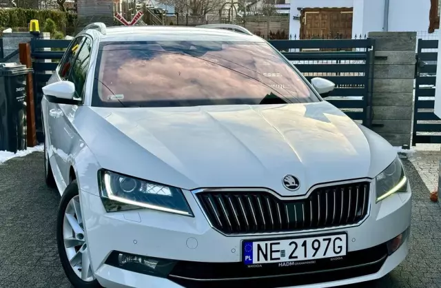 SKODA Superb 