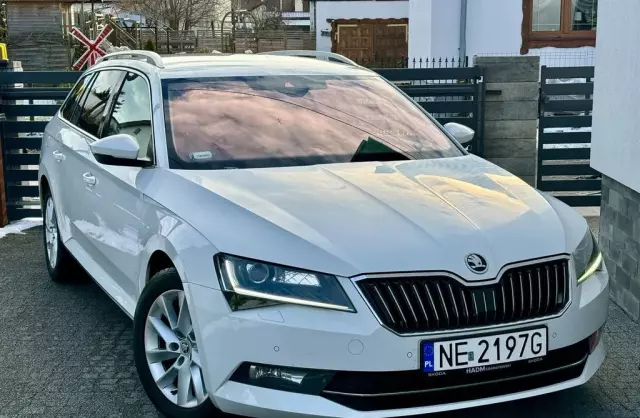 SKODA Superb 