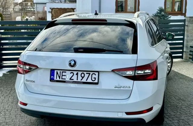 SKODA Superb 