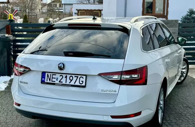 SKODA Superb 