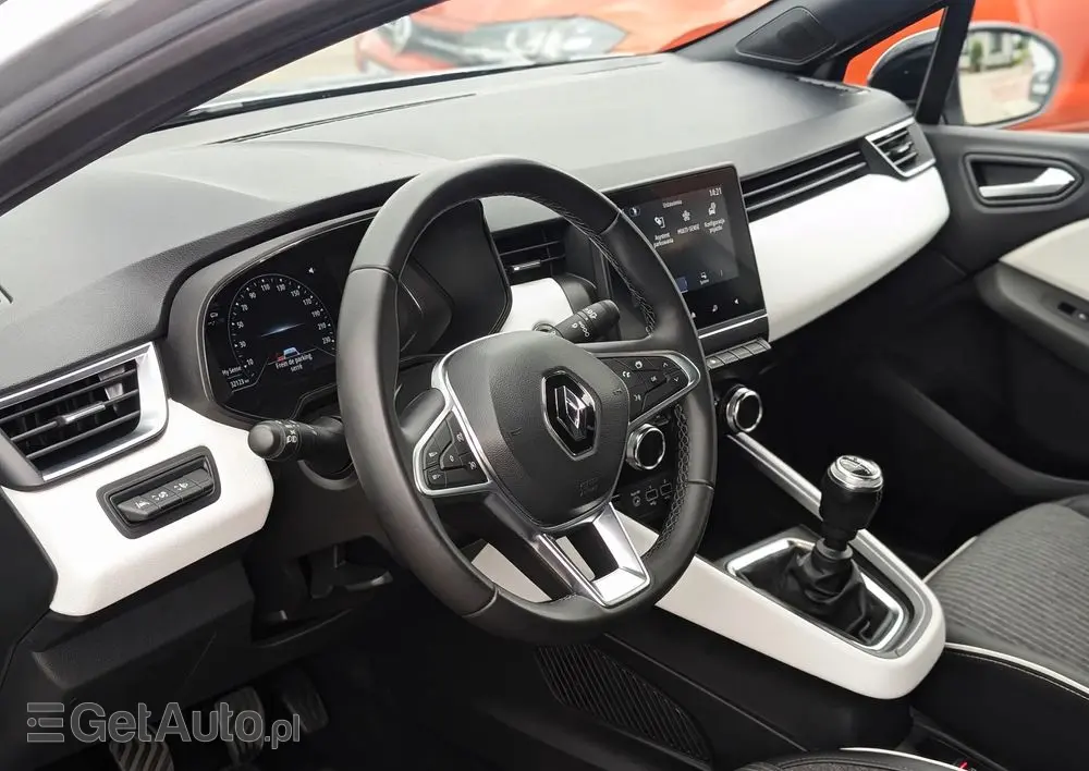 RENAULT Clio TCe 90 TECHNO