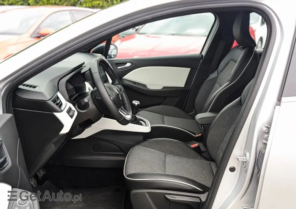 RENAULT Clio TCe 90 TECHNO