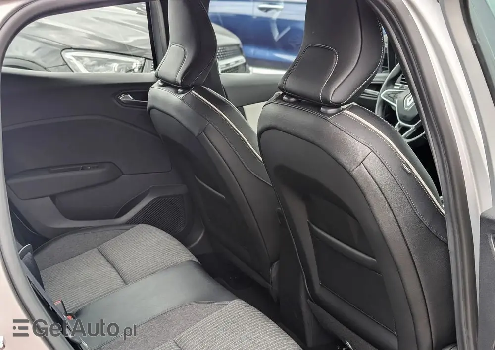 RENAULT Clio TCe 90 TECHNO