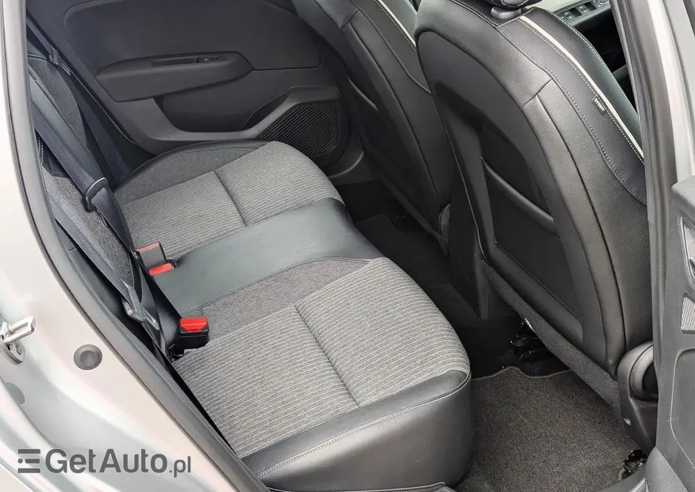 RENAULT Clio TCe 90 TECHNO